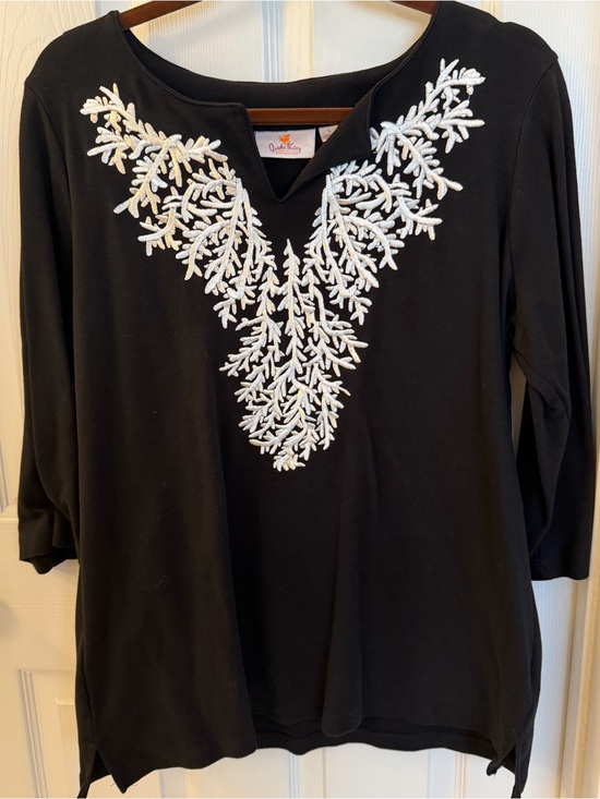 Quacker Factory Tops - Quacker Factory Black Tunic top featuring white coral embroidery Sz Lg